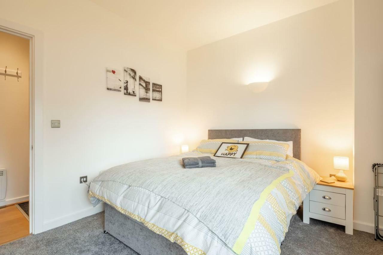 Central Bedford: Two Bedrooms, Breakfast Basket Kültér fotó