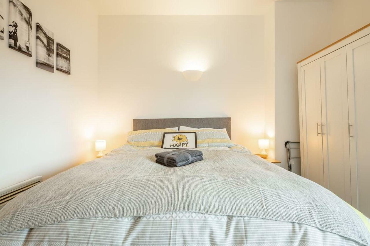 Central Bedford: Two Bedrooms, Breakfast Basket Kültér fotó