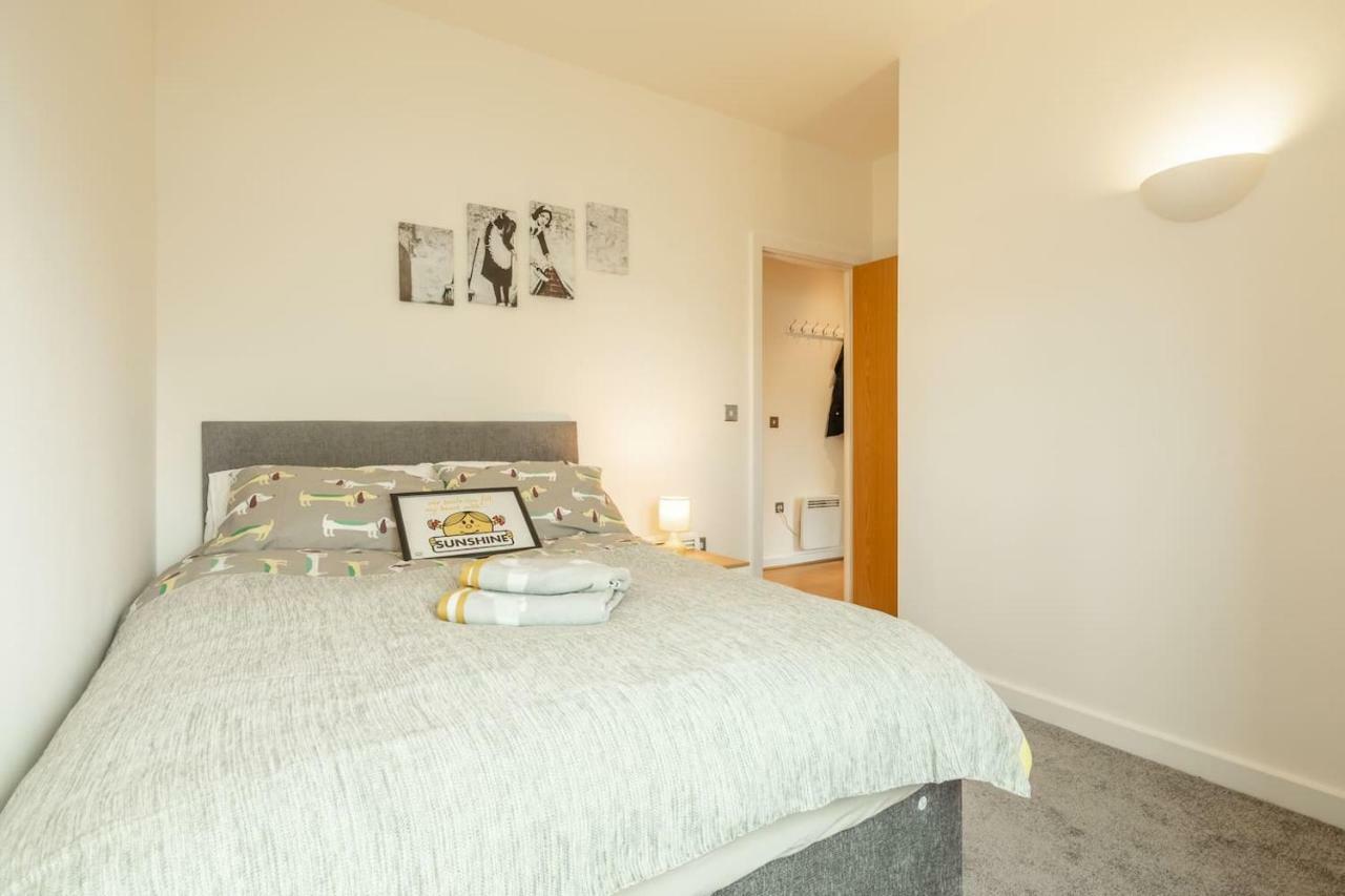Central Bedford: Two Bedrooms, Breakfast Basket Kültér fotó