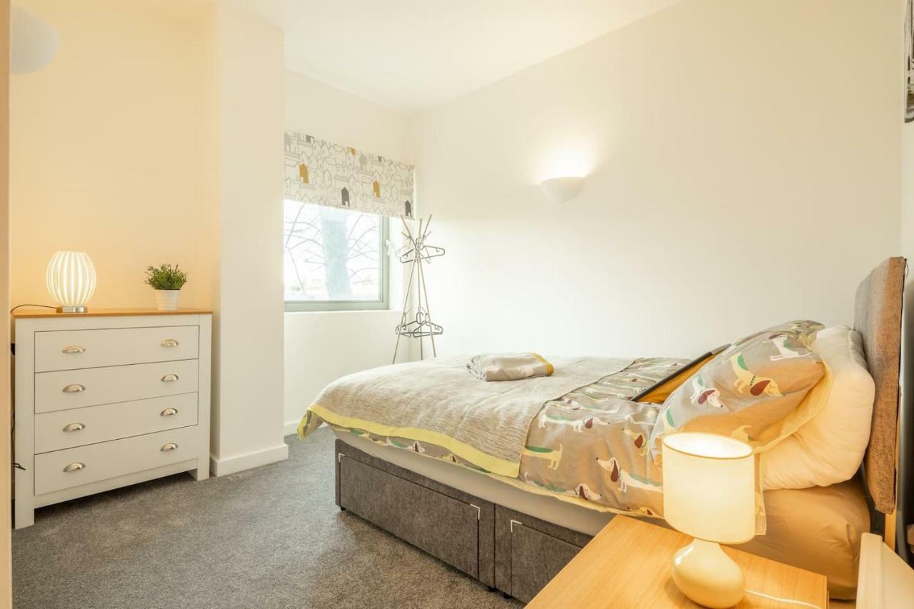Central Bedford: Two Bedrooms, Breakfast Basket Kültér fotó