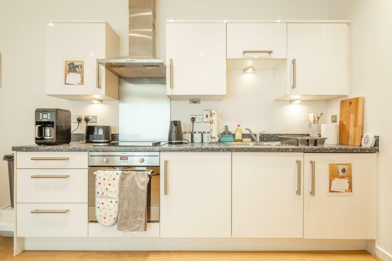 Central Bedford: Two Bedrooms, Breakfast Basket Kültér fotó