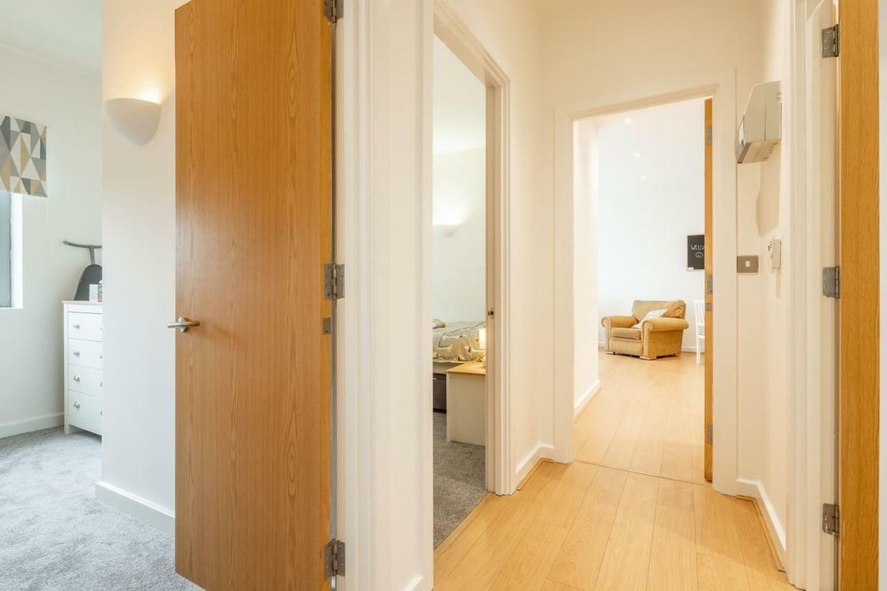 Central Bedford: Two Bedrooms, Breakfast Basket Kültér fotó