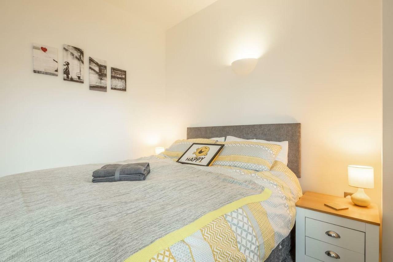 Central Bedford: Two Bedrooms, Breakfast Basket Kültér fotó